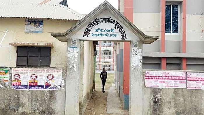বই উৎসবে টাকা না দেওয়ায় বই পেলোনা শিক্ষার্থীরা
