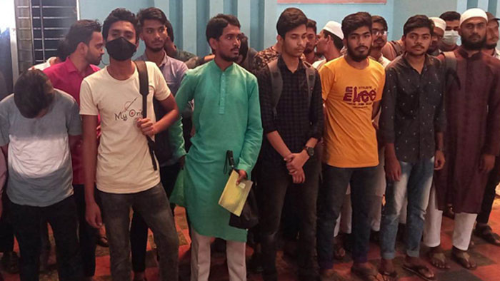 ফেনীতে ফোকাস কোচিংয়ের ২৬ শিক্ষার্থী গ্রেফতার