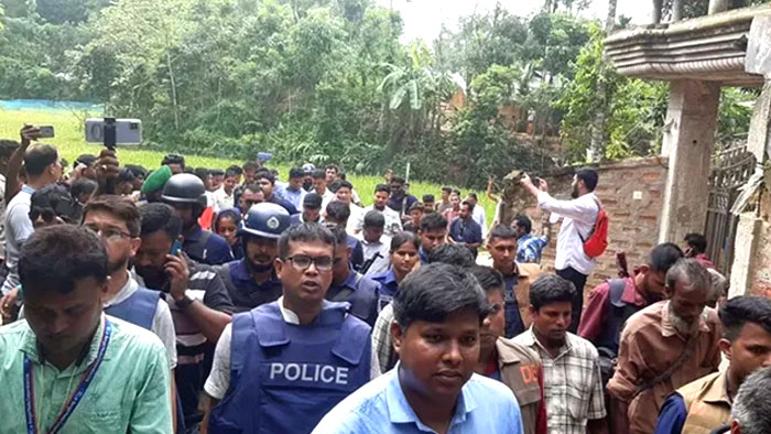 মৌলভীবাজারে জঙ্গি সন্দেহে ১৭ জনকে পুলিশে দিলো জনতা