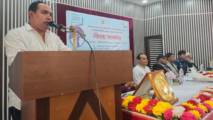 বেলকুচিতে জেলা প্রশাসক ড. ফারুক আহাম্মদকে বিদায়ী সংবর্ধনা