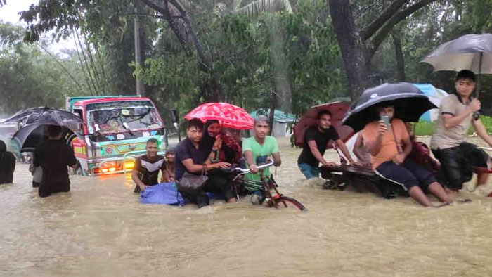 কক্সবাজারে পানিবন্দি ৩ লাখ মানুষ