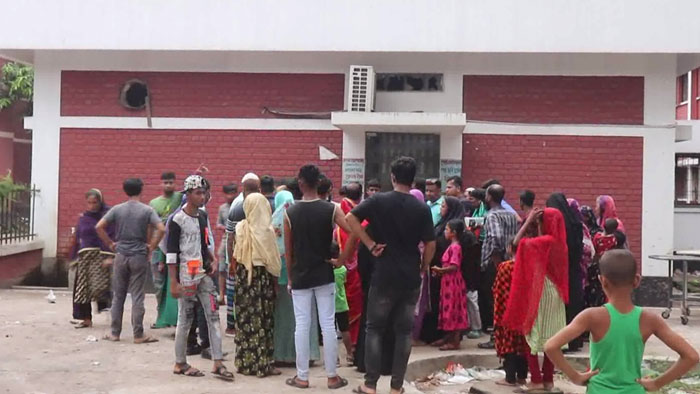 মোবাইল গেইমস খেলতে বাঁধা দেওয়ায় বৃদ্ধ খুন আটক ৩