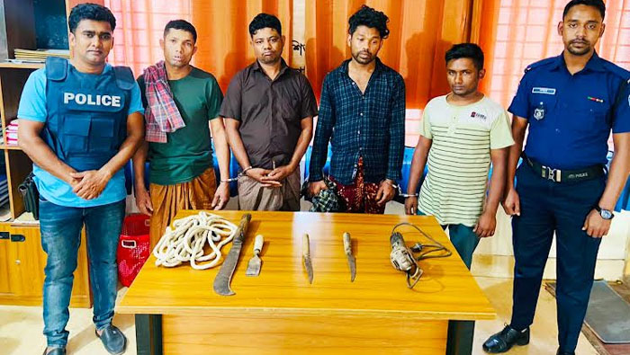 মাধবপুর ডাকাতি প্রস্তুতিকালে দেশীয়অস্ত্র সহ গ্রেফতার ৪