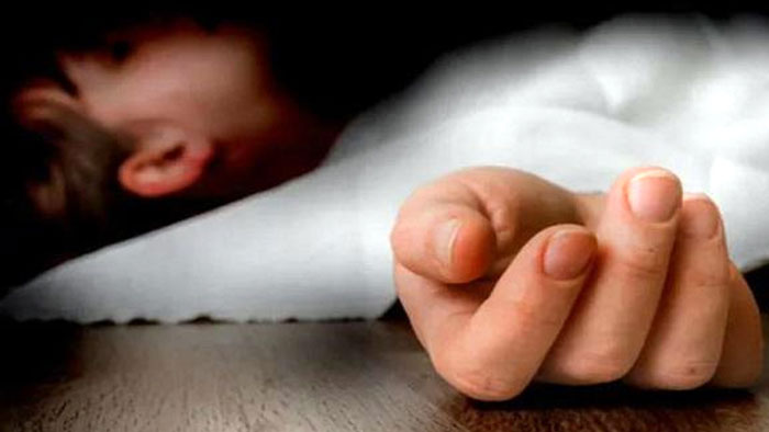 রেললাইনে পড়েছিল অচেতন তরুণী, হাসপাতালে মৃত্যু