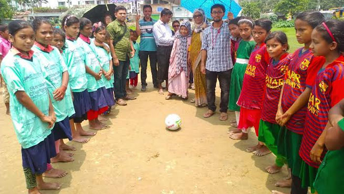 মাধবপুরে প্রাথমিক বিদ্যালয়ের গোল্ডকাপ ফুটবল টুর্নামেন্ট উদ্বোধন
