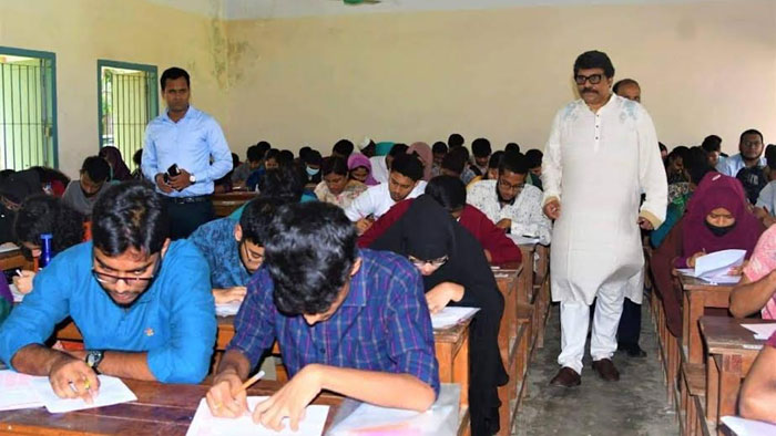 রবীন্দ্র বিশ্ববিদ্যালয়ে উৎসবমুখর পরিবেশে ভর্তি পরীক্ষা অনুষ্ঠিত