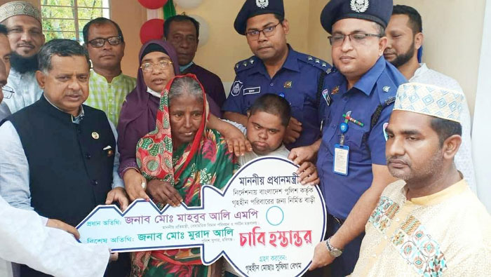 মাধবপুরে গৃহহীন সাফিয়া স্বপ্নের ঘরে প্রতিবন্ধী ছেলে নিয়ে