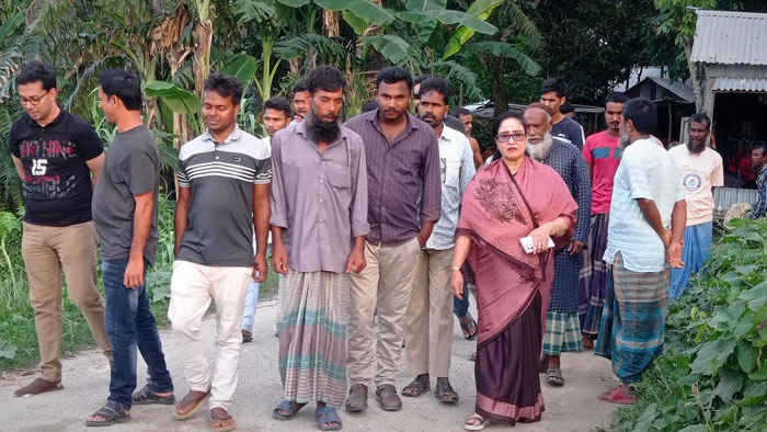 ইসলামপুরে গণসংযোগ করলেন মহিলা সংরক্ষিত আসনের এমপি হোসনে আরা