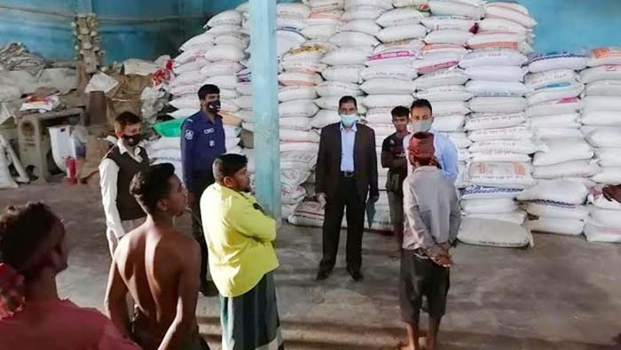 মাধবপুরে পাটের বস্তায় চাল না রাখায় দুই প্রতিষ্ঠানকে জরিমানা