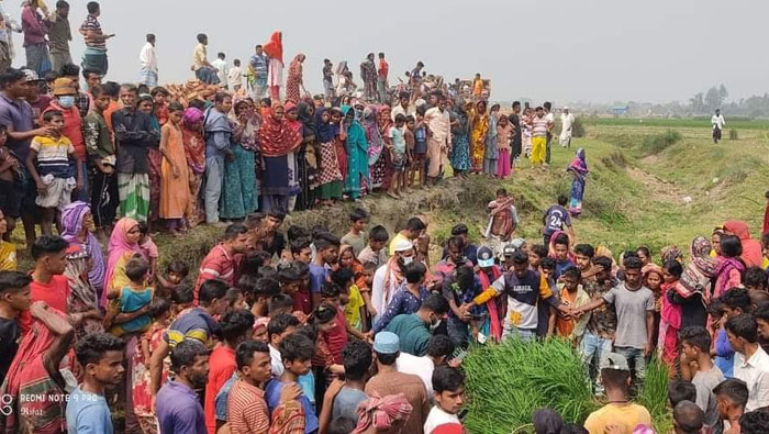 বাঞ্ছারামপুরে জমিতে কিশোরের মরদেহ: অটোরিকশা গায়েব
