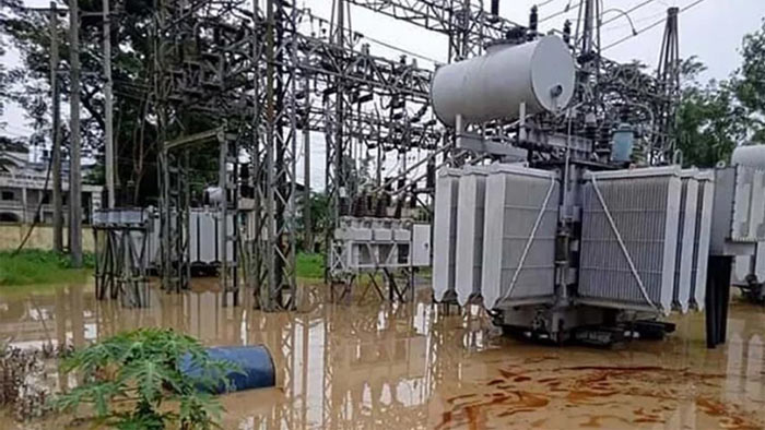 সিলেটে ভয়াবহ বন্যা: বিদ্যুৎহীন ৫০ হাজার পরিবার