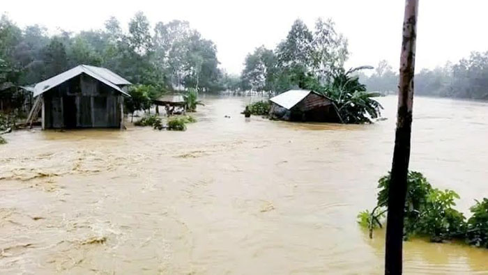 ছাতকে বন্যায় ভয়াবহ পরিস্থিতিতে অনাহারে লাখ লাখ পানিবন্ধি মানুষ