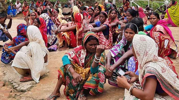 আজও কাজে যাননি চা শ্রমিকরা, পঞ্চায়েত কমিটির সিদ্ধান্তের অপেক্ষা