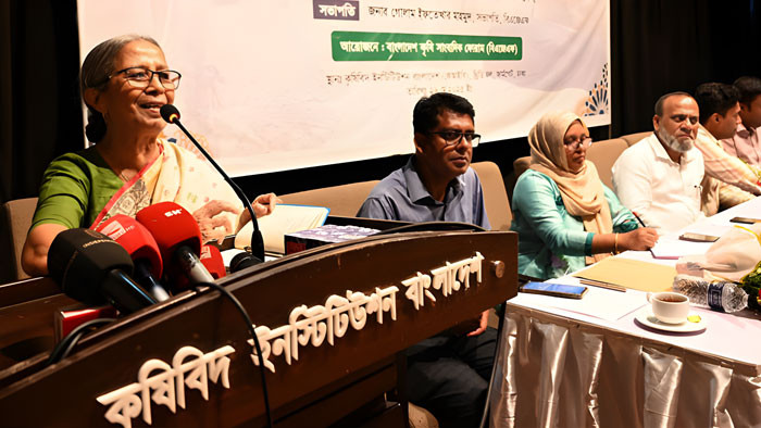 নতুন করে ঘুরে দাঁড়িয়েছে স্থানীয় খামারিরা- মৎস্য ও প্রাণিসম্পদ উপদেষ্টা