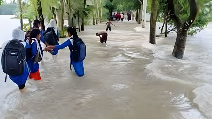 গভীর নিম্নচাপটি উপকূল অতিক্রম করছে, ১৪ জেলায় জলোচ্ছ্বাসের শঙ্কা