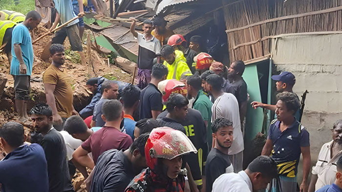 সিলেটে টিলা ধসে একই পরিবারের ৪ জনের মৃত্যু