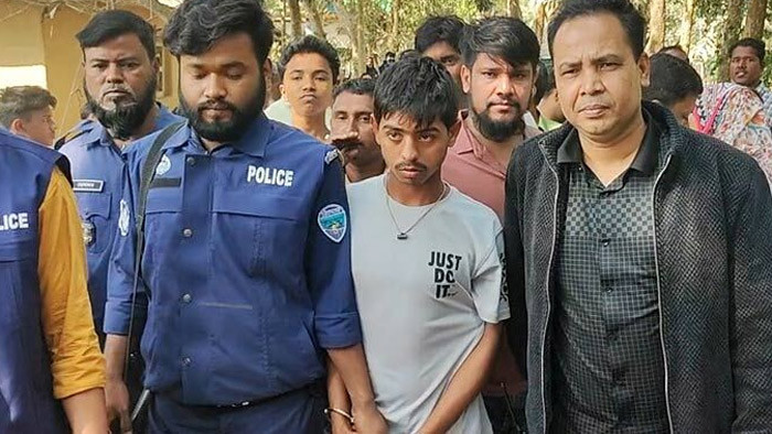 আখাউড়ায় মাকে কুপিয়ে হত্যা, ছেলে গ্রেপ্তার