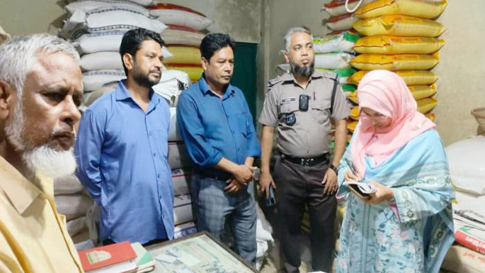 মাটিরাঙ্গায় রেশনের ২২ বস্তা গম জব্দ, দোকানিকে জরিমানা মাটিরাঙ্গায় রেশনের ২২ বস্তা গম জব্দ, দোকানিকে জরিমানা