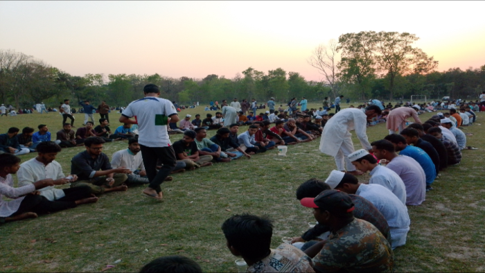 ইবিতে শিক্ষার্থীদের মাঝে ছাত্রশিবিরের ইফতার বিতরণ