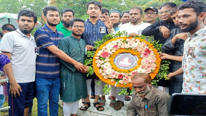 জিয়াউর রহমানের শাহাদাত বার্ষিকীতে ইবি জিয়া হল কর্তৃক শ্রদ্ধাঞ্জলি নিবেদন