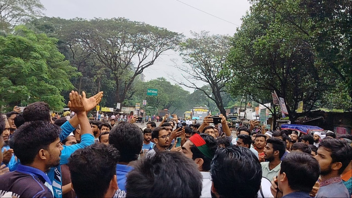 এনসিপি নেতৃবৃন্দের ওপর হামলা, ইবিতে মহাসড়ক অবরোধ