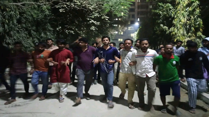 ধর্ষকদের ফাঁসি চেয়ে উত্তাল শিক্ষার্থীরা