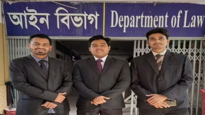 ইবি'র সাদ্দাম হলের একই রুমের তিন বন্ধু বিজেএস পরীক্ষায় উত্তীর্ণ