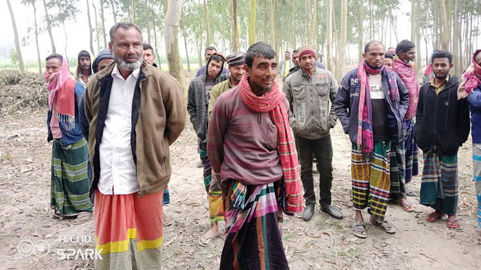 কুড়িগ্রাম নারায়ণপুর পাখিউড়ায় জমি নিয়ে বিরোধে ৪০০টি গাছ কাটার অভিযোগ