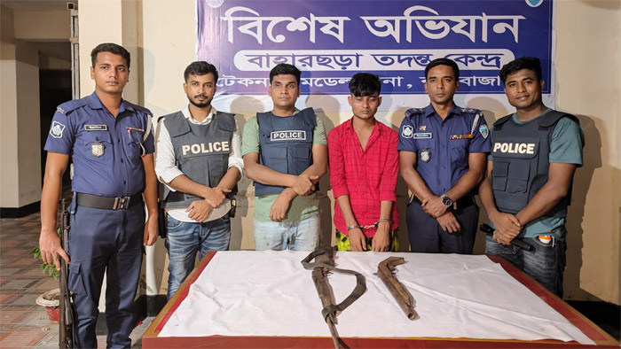 টেকনাফ অপহরণকারী চক্রের সদস্য আটক: অস্ত্র-গুলি উদ্ধার