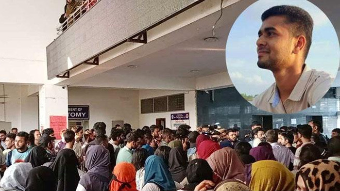 এম মনসুর আলী মেডিকেল কলেজে ছাত্রকে গুলি করলেন শিক্ষক