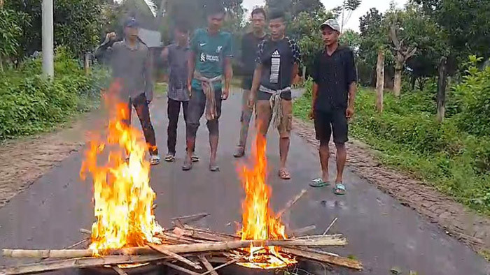 বাঘাইছড়িতে সকাল-সন্ধ্যা অবরোধ
