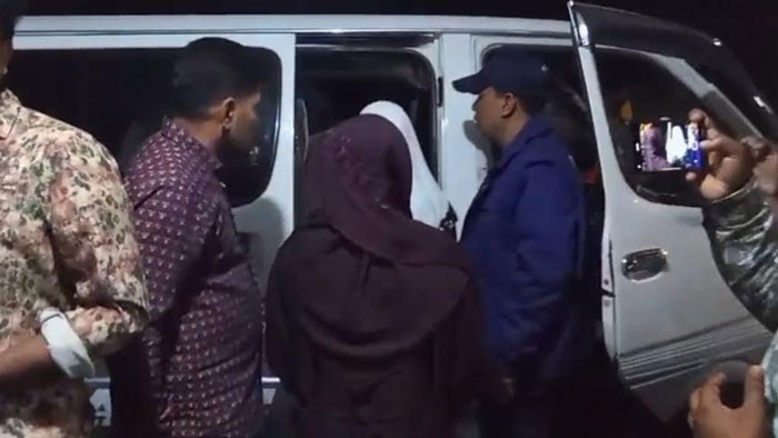 নাটোরে কলেজছাত্রীকে অপহরণকালে ৫ নারীসহ ১০ অপহরণকারী আটক