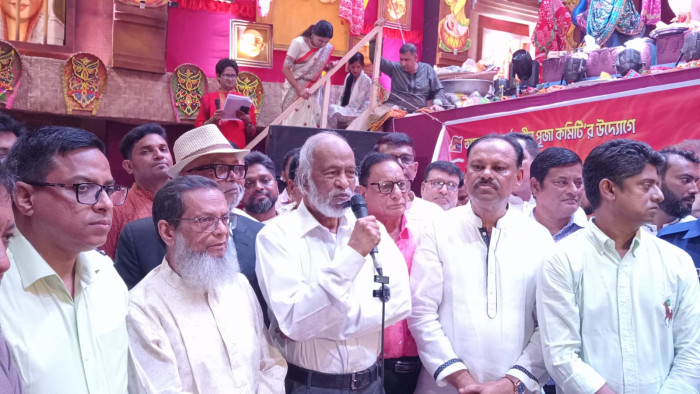 দুর্গাপূজায় ধর্মীয় সম্প্রীতি অব্যাহত রাখা ও শান্তিপূর্ণ সহাবস্থানের আহ্বান এলজিআরডি মন্ত্রীর