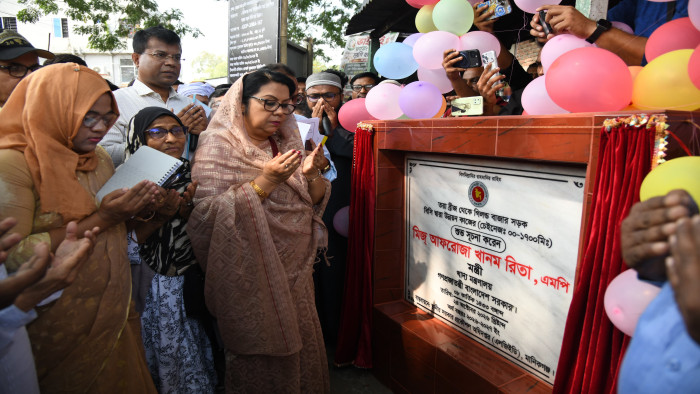 মানিকগঞ্জের সদর উপজেলার তিনটি সড়কের উন্নয়নকাজ উদ্বোধন করলেন খাদ্যমন্ত্রী আফরোজা খানম এমপি