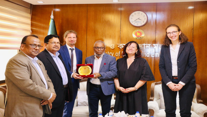 শ্রম খাতের উন্নয়ন নিয়ে শ্রম মন্ত্রীর সাথে জার্মান ভাইস মিনিস্টারের বৈঠক