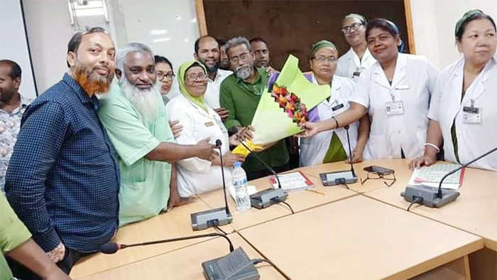 সিলেট এমএজি ওসমানী হাসপাতালে সিনিয়র নার্সিং অফিসার বাবুলের বিদায় সংবর্ধনা