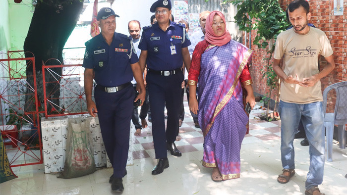 কুড়িগ্রামে দূর্গাপুজার নিরাপত্তা তদারকি ও মন্দির পরিদর্শনে জেলা প্রশাসক ও পুলিশ সুপার