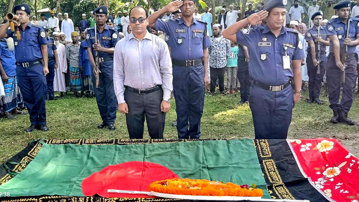 যুদ্ধকালীন কমান্ডার সিকান্দার আলীকে রাষ্ট্রীয় মর্যাদায় সমাহিত