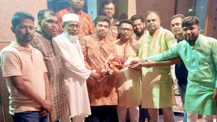 ঢাকায় সংবর্ধিত হলেন সাংবাদিক রিয়াজুর রহমান রিয়াজ