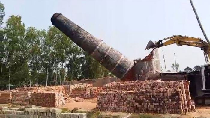 কুড়িগ্রামে অবৈধ ইটভাটা গুঁড়িয়ে দেওয়া শুরু করেছে স্থানীয় প্রশাসন