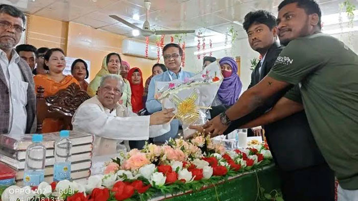 আদর্শবান কাজের মাধ্যমে যুব সমাজকে আকৃষ্ট করতে পারে- আমির হোসেন আমু