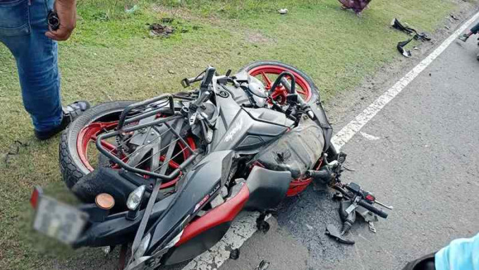 গোপালগঞ্জে সড়ক দুর্ঘটনায় প্রাণ গেল মোটরসাইকেল চালকের