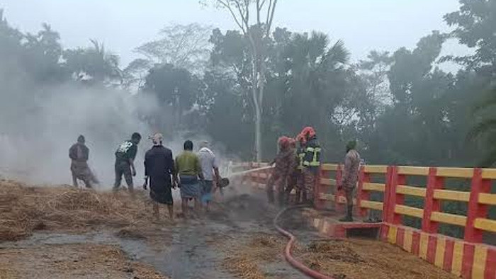 ছয় একর জমির ধানের গোলায় আগুন, ৩লাখ টাকার ক্ষতি