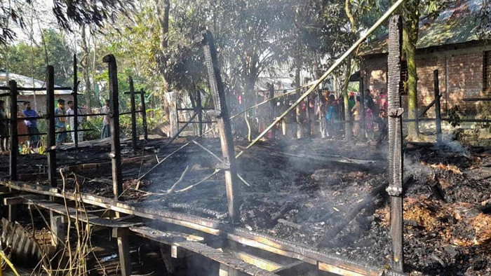 খামারে অগ্নিকাণ্ডে দুইশ মুরগী পুড়ে খামারীর স্বপ্ন ছাই