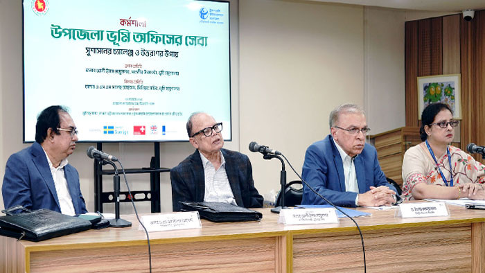 দ্রুত সেবার ক্ষেত্রে সবার আগে জনগণ- ভূমি উপদেষ্টা