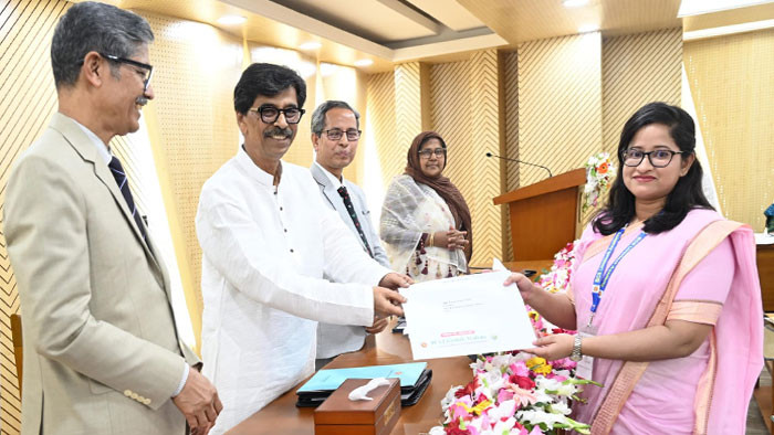 নবীন কর্মকর্তাদের মেধা ও পরিশ্রমে সমৃদ্ধ হবে অর্থনীতি- মন্ত্রী মোহাম্মদ আমিন উর রশীদ
