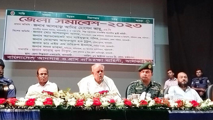 আনসার সদস্যদের কাছে নৌকায় ভোট চাইলেন- আমির হোসেন আমু