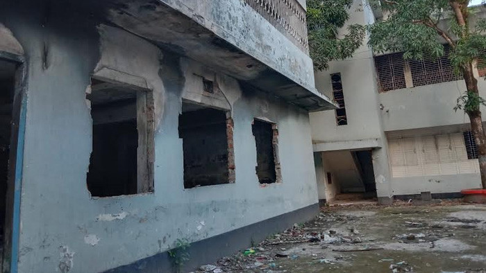 ঝালকাঠি-২ আসনের প্রভাবশালী এমপি আমু’র বাড়ি এখন যেন পোড়া ভুতুরে বাড়ি