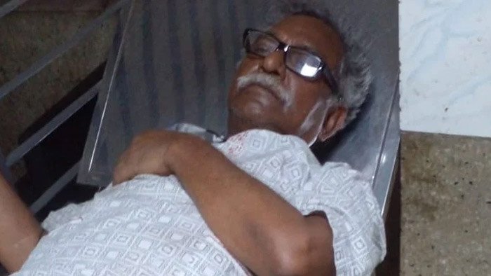 ট্রেনে বাম পায়ের সব আঙুল কাটা পড়েছে আনু মুহাম্মদের