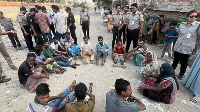 ইশরাকের অভিযানের সেই স্পটে পুলিশের সাঁড়াশি অভিযান, আটক ২৮ ইশরাকের অভিযানের সেই স্পটে পুলিশের সাঁড়াশি অভিযান, আটক ২৮